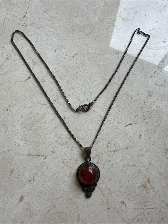 Jewelry - Amber pendant and chain